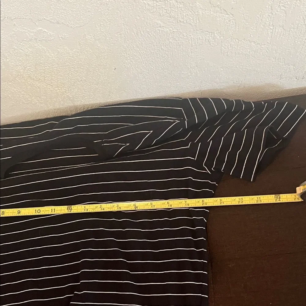#0977+ Unisex Banana Republic Dark Navy Tee with White Stripes